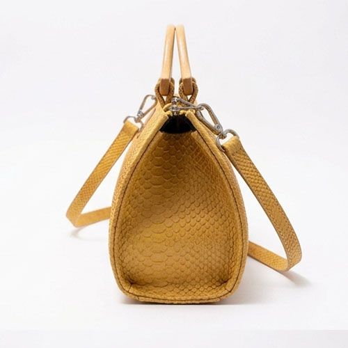 By Menaka : Sac à main à poignée en bois et bandoulière