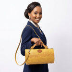 By Menaka : Sac à main à poignée en bois et bandoulière
